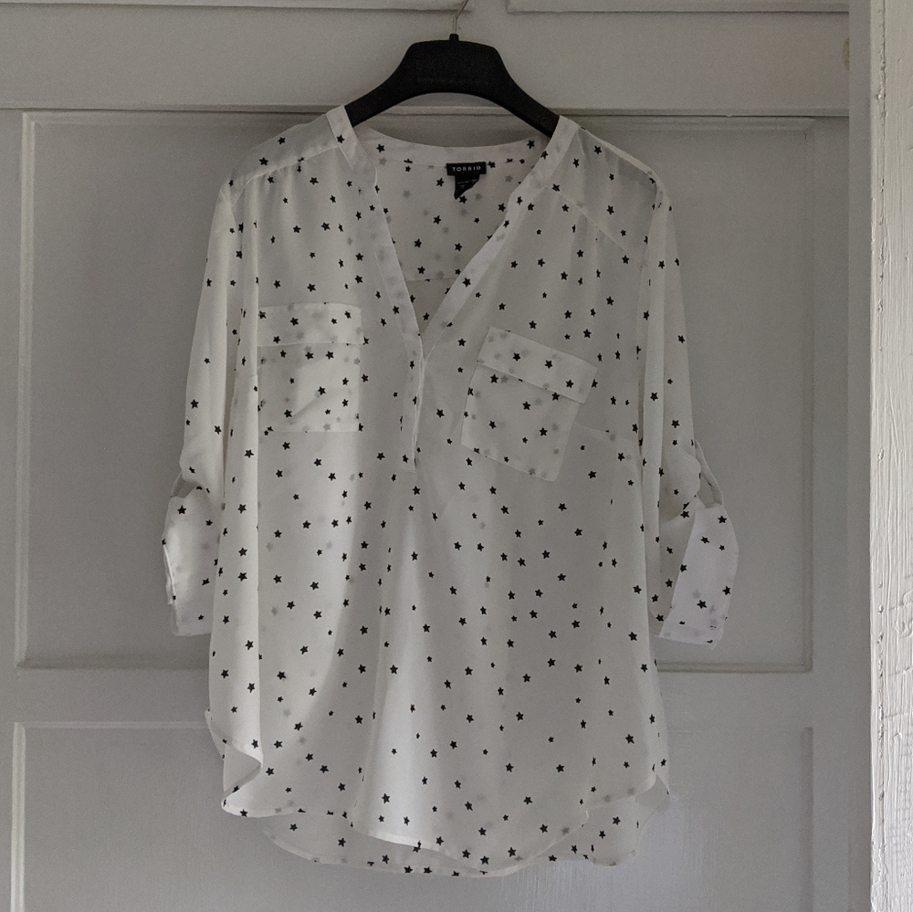 🆕 Torrid Harper Star print Georgette Blous